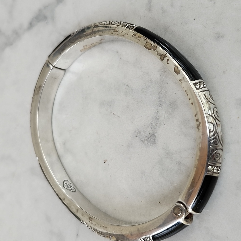 BRIGHTON OVAL SILVER AND ENAMEL BANGLE BRACELET - Picture 5 of 7